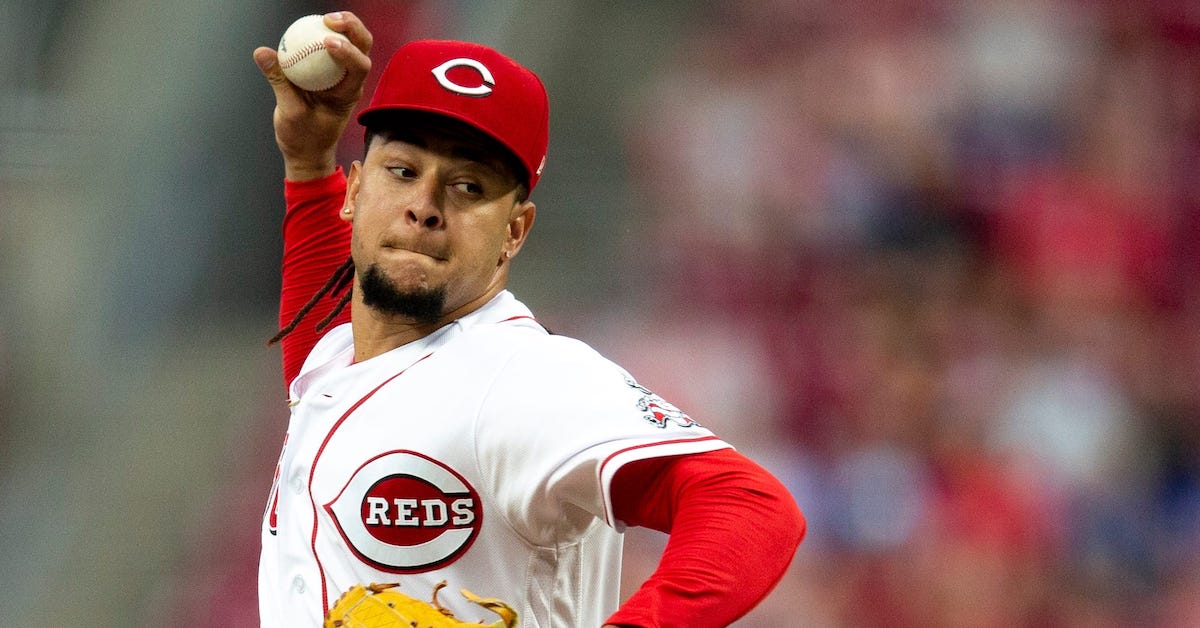 Mariners acquire All-Star starter Luis Castillo from Reds for four